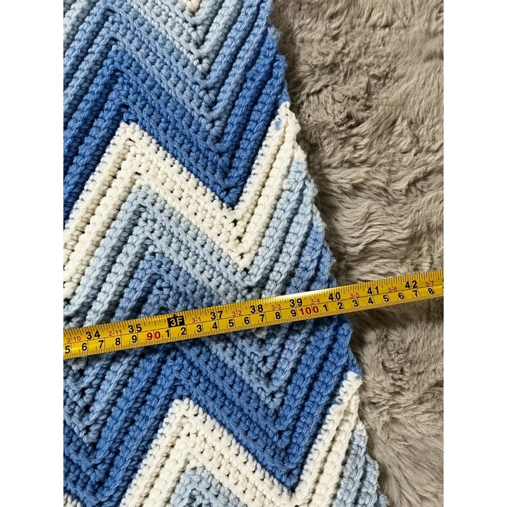 VTG Handmade Chevron‎ Crochet Afghan Throw Blue White Fringe 77x40 🇺🇸